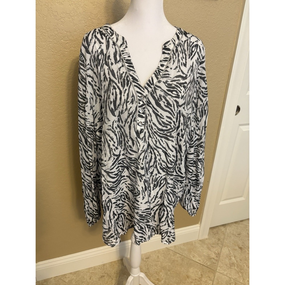 Passport By Susan Graver, Tunic Top or Coverup, Black and White Large